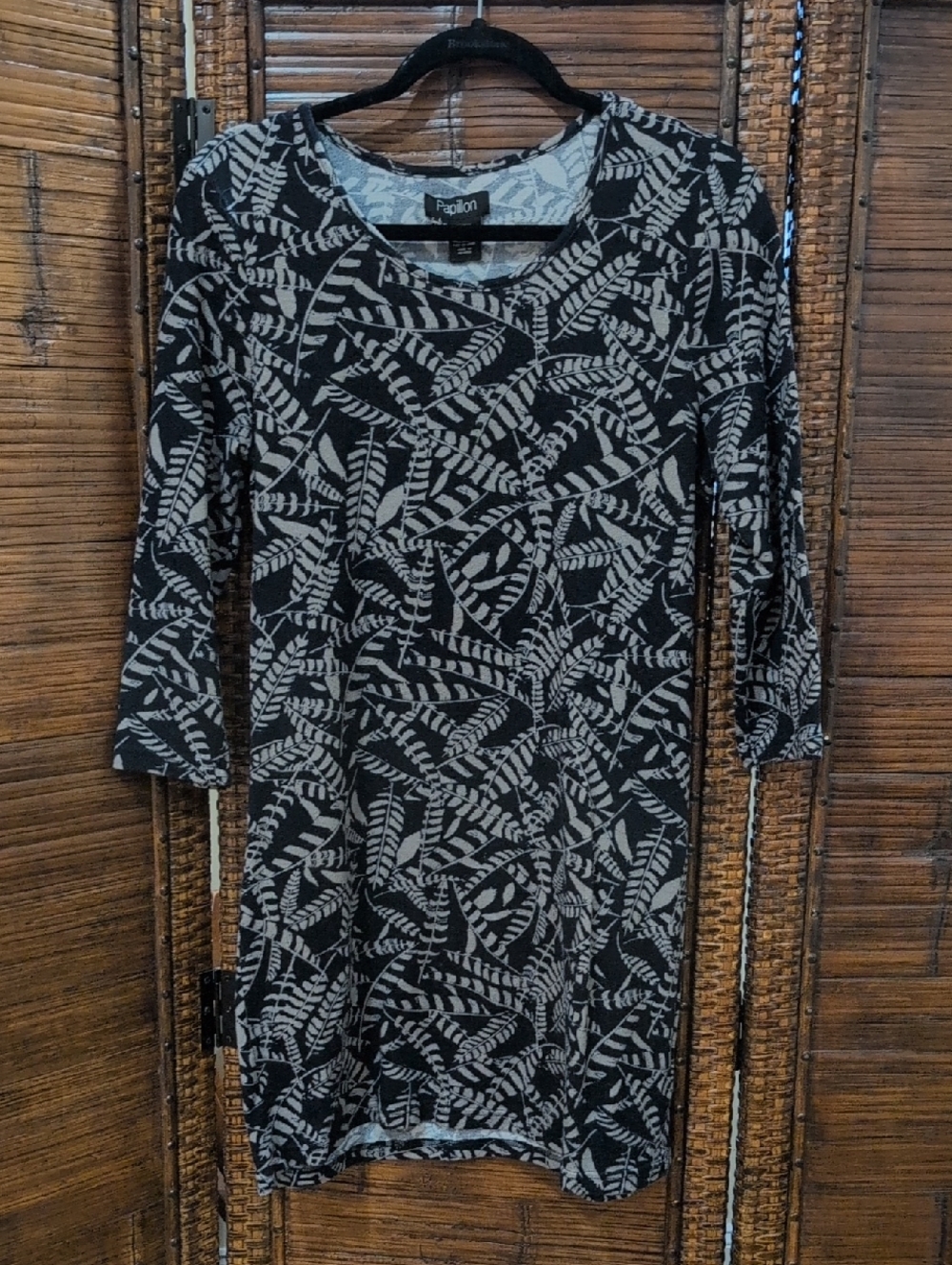 Papillon Blanc Black and Gray Leaf-Print Long Sleeve Mini Dress